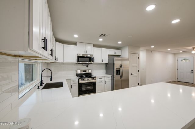 8002 N 42ND Avenue, Phoenix, AZ 85051