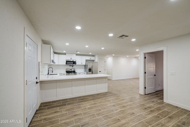 8002 N 42ND Avenue, Phoenix, AZ 85051