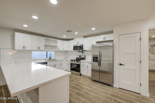 8002 N 42ND Avenue, Phoenix, AZ 85051