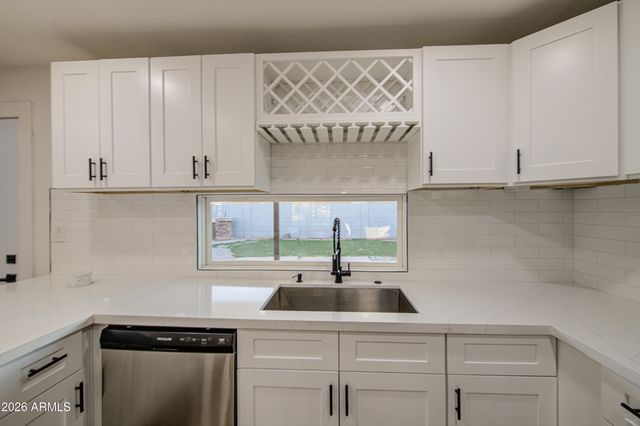 8002 N 42ND Avenue, Phoenix, AZ 85051