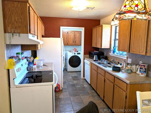 401 S Clover, Whitefield, OK 74472