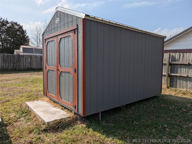 401 S Clover, Whitefield, OK 74472