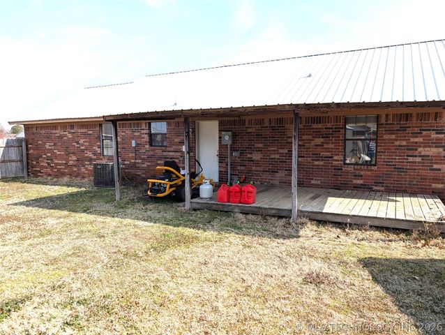 401 S Clover, Whitefield, OK 74472