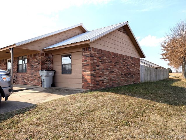 401 S Clover, Whitefield, OK 74472