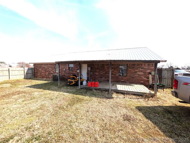 401 S Clover, Whitefield, OK 74472