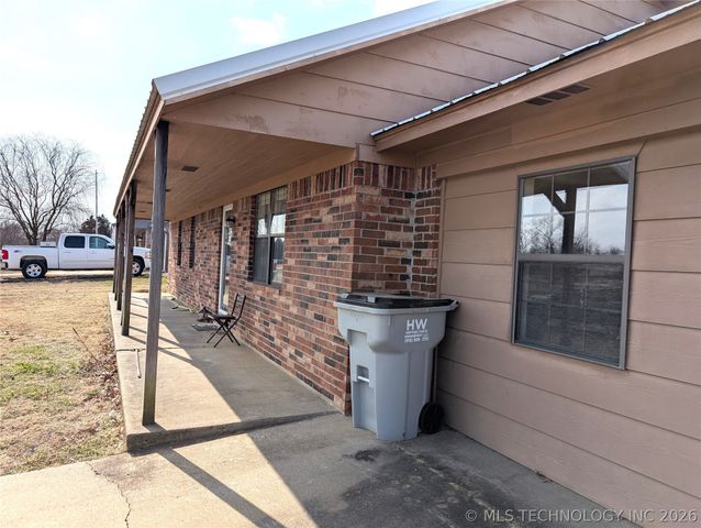 401 S Clover, Whitefield, OK 74472