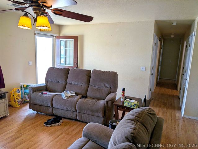 401 S Clover, Whitefield, OK 74472