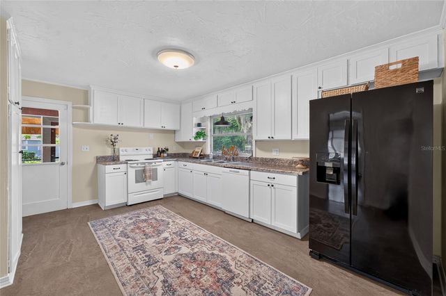 13725 10TH STREET, Dade City, FL 33525