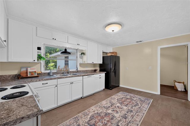 13725 10TH STREET, Dade City, FL 33525