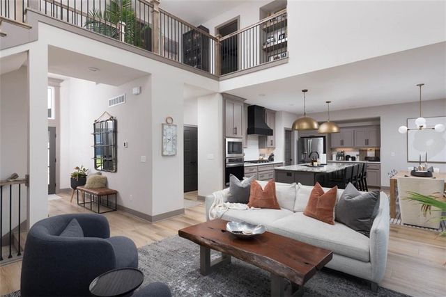 1101 SW Brookside Court, Lee's Summit, MO 64064