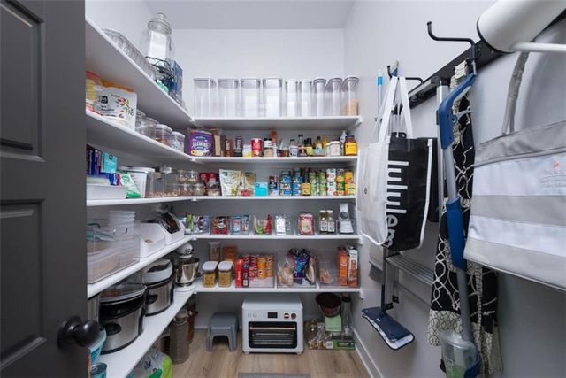 1101 SW Brookside Court, Lee's Summit, MO 64064