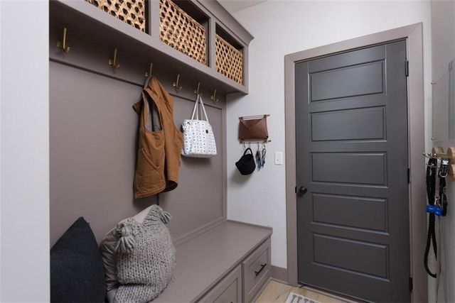 1101 SW Brookside Court, Lee's Summit, MO 64064