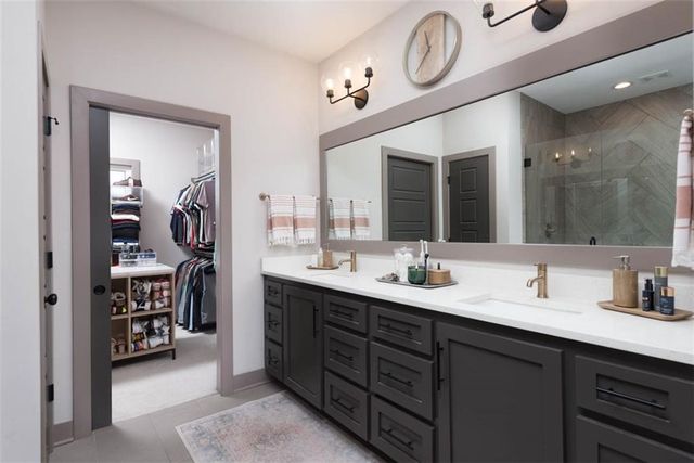 1101 SW Brookside Court, Lee's Summit, MO 64064