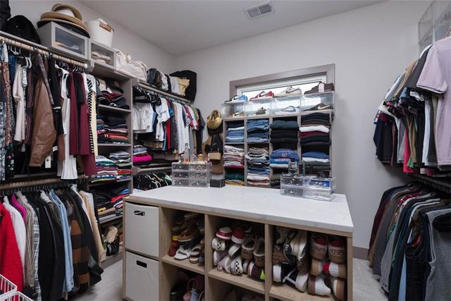 1101 SW Brookside Court, Lee's Summit, MO 64064