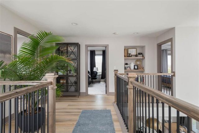 1101 SW Brookside Court, Lee's Summit, MO 64064