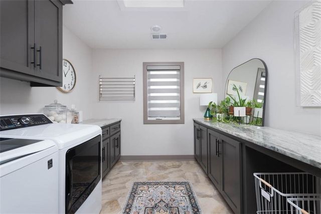 1101 SW Brookside Court, Lee's Summit, MO 64064