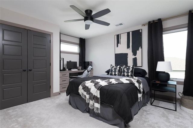 1101 SW Brookside Court, Lee's Summit, MO 64064