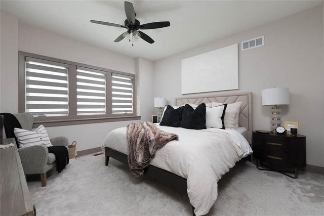 1101 SW Brookside Court, Lee's Summit, MO 64064