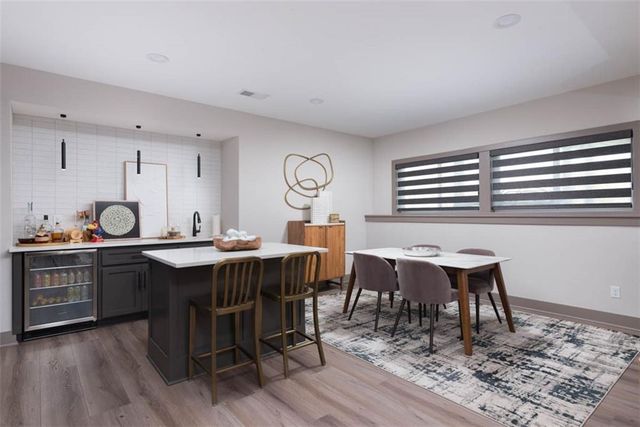 1101 SW Brookside Court, Lee's Summit, MO 64064