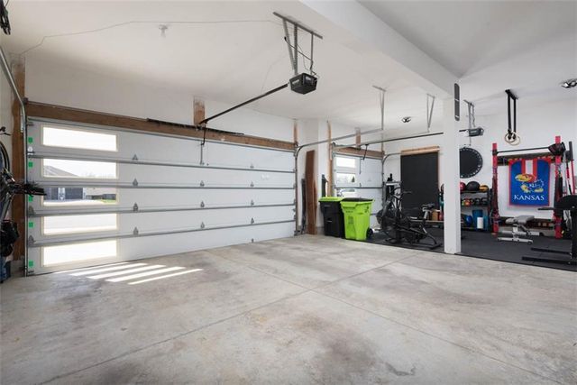 1101 SW Brookside Court, Lee's Summit, MO 64064