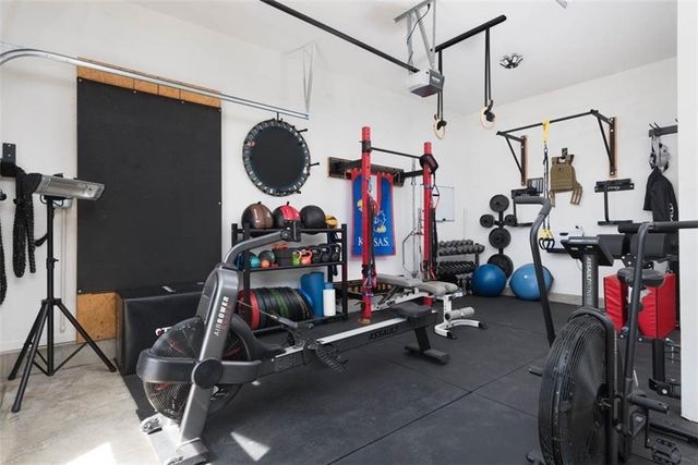 1101 SW Brookside Court, Lee's Summit, MO 64064