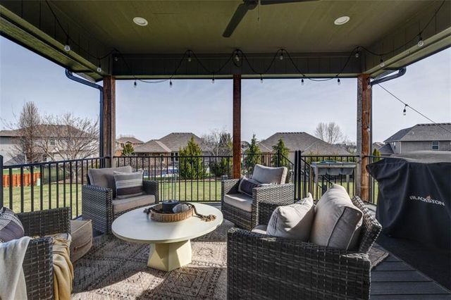 1101 SW Brookside Court, Lee's Summit, MO 64064