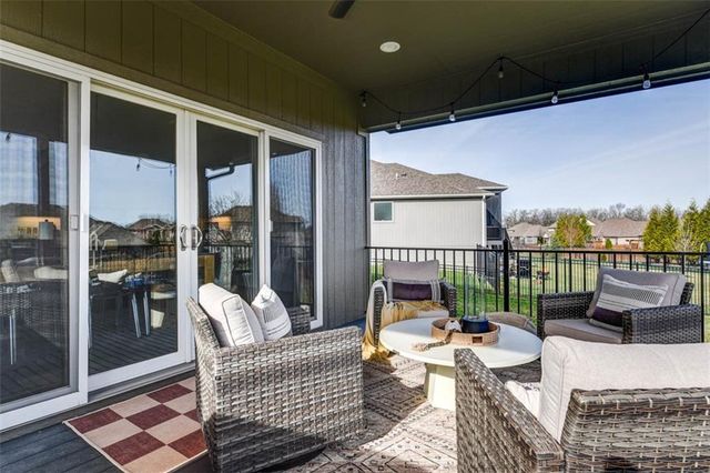 1101 SW Brookside Court, Lee's Summit, MO 64064