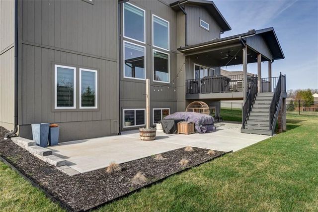 1101 SW Brookside Court, Lee's Summit, MO 64064