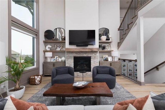 1101 SW Brookside Court, Lee's Summit, MO 64064