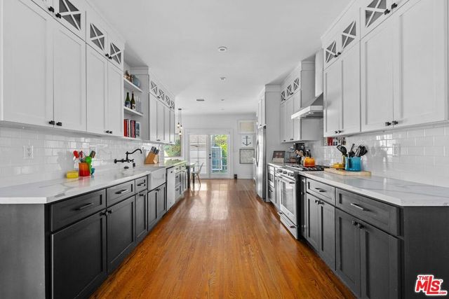 1117 S Manhattan Place, Los Angeles, CA 90019