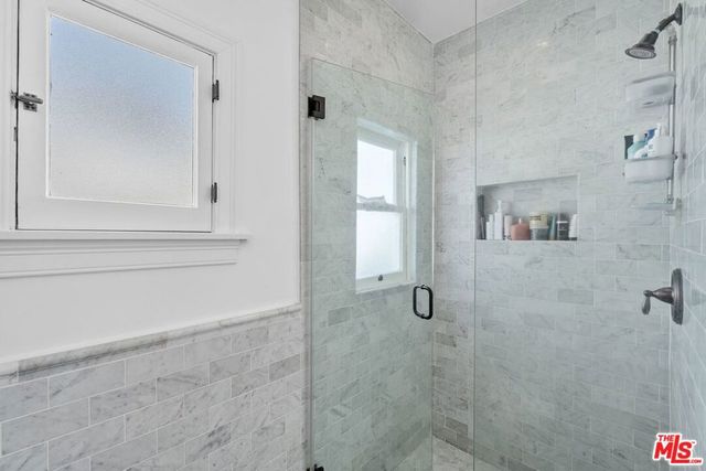 1117 S Manhattan Place, Los Angeles, CA 90019