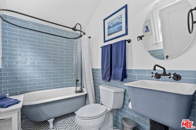 1117 S Manhattan Place, Los Angeles, CA 90019