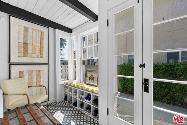 1117 S Manhattan Place, Los Angeles, CA 90019