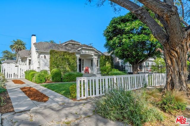 1117 S Manhattan Place, Los Angeles, CA 90019