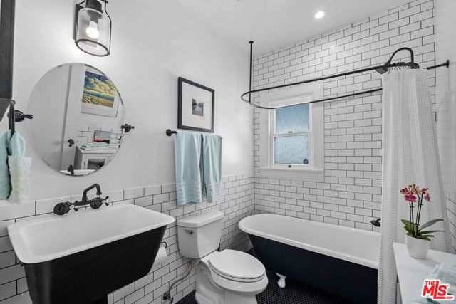 1117 S Manhattan Place, Los Angeles, CA 90019