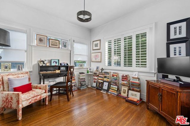 1117 S Manhattan Place, Los Angeles, CA 90019