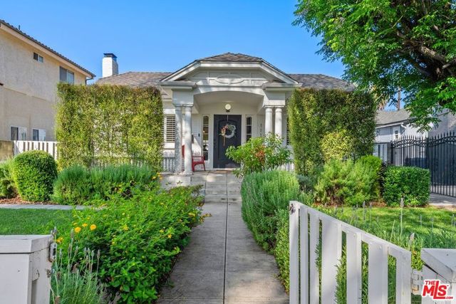 1117 S Manhattan Place, Los Angeles, CA 90019