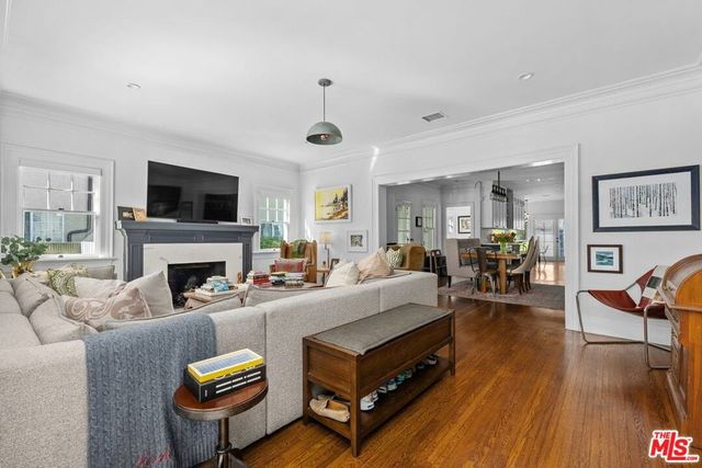 1117 S Manhattan Place, Los Angeles, CA 90019