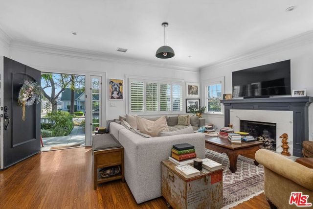 1117 S Manhattan Place, Los Angeles, CA 90019