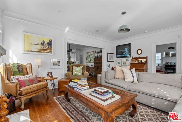 1117 S Manhattan Place, Los Angeles, CA 90019