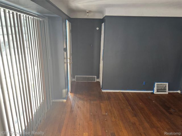 12087 Heyden Street, Detroit, MI 48228