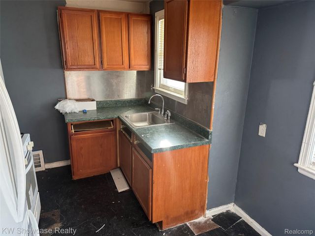 12087 Heyden Street, Detroit, MI 48228