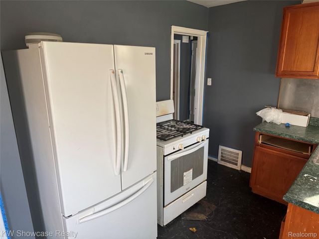 12087 Heyden Street, Detroit, MI 48228