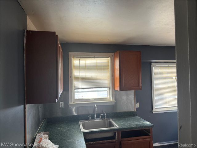 12087 Heyden Street, Detroit, MI 48228