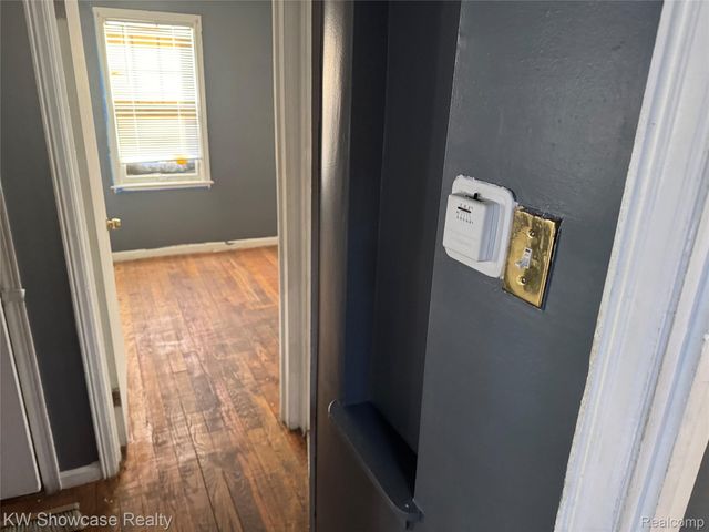 12087 Heyden Street, Detroit, MI 48228