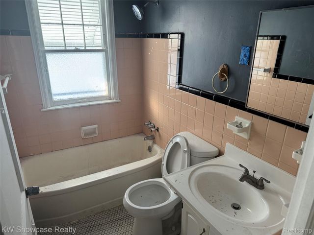 12087 Heyden Street, Detroit, MI 48228