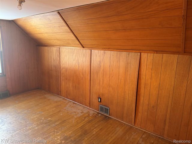 12087 Heyden Street, Detroit, MI 48228