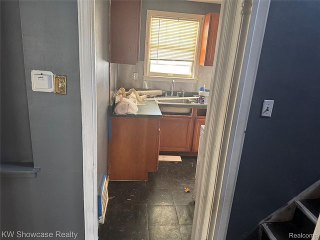 12087 Heyden Street, Detroit, MI 48228