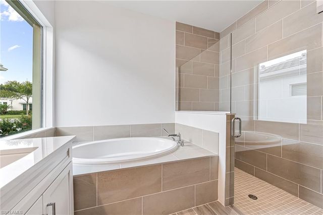 8786 Saint Lucia DR, Naples, FL 34114