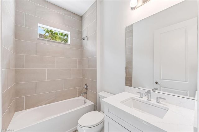 8786 Saint Lucia DR, Naples, FL 34114